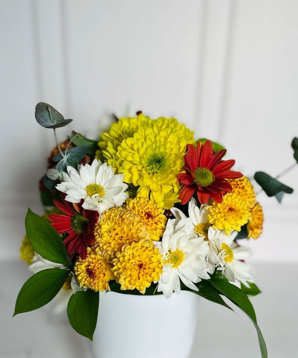 Flower Lind com arranjo floral colorido em vaso de acrílico para presente em Araruama