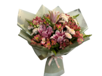 Buquê de lírios elegante para presente em Araruama