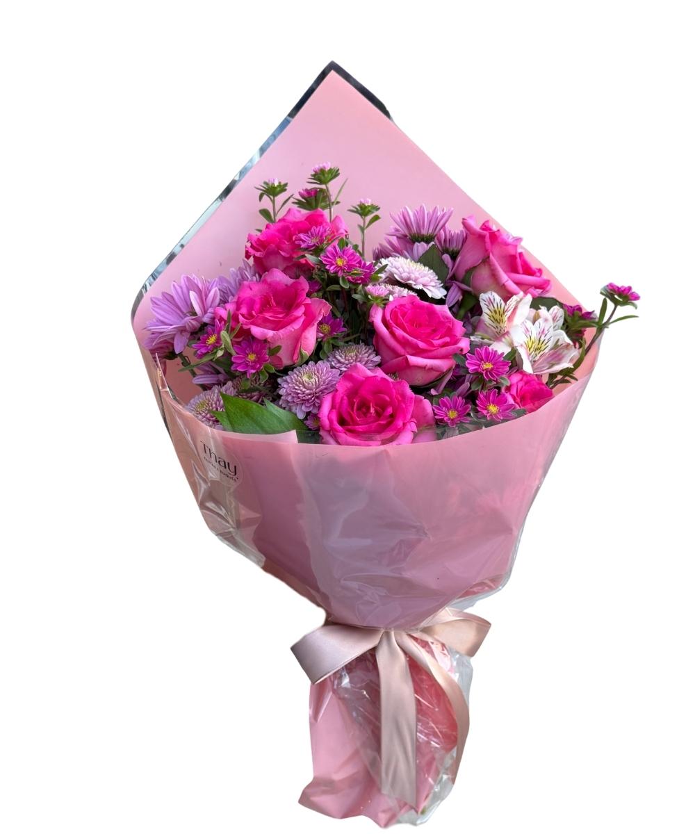 Buquê de rosas cor de rosa importadas com flores complementares em Araruama