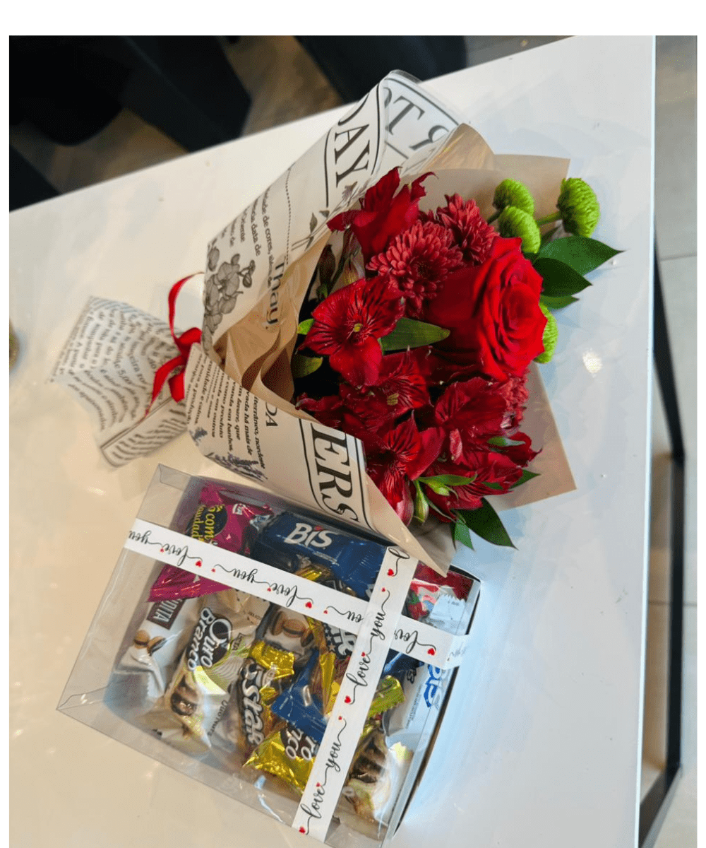 Mini buquê de Rosa + Caixa de Bombons