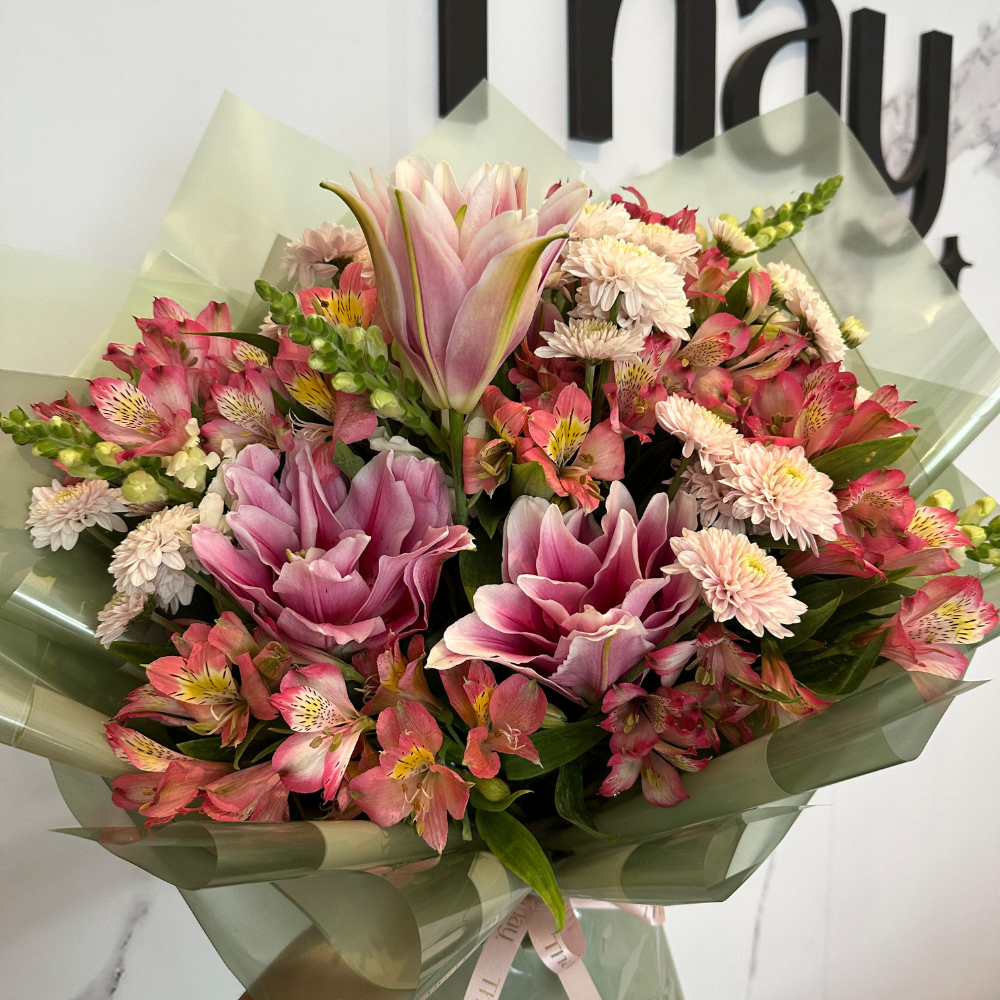 Buquê de lírios elegante para presente em Araruama