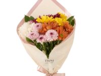 Mini buquê floral com flores do campo para presente em Araruama