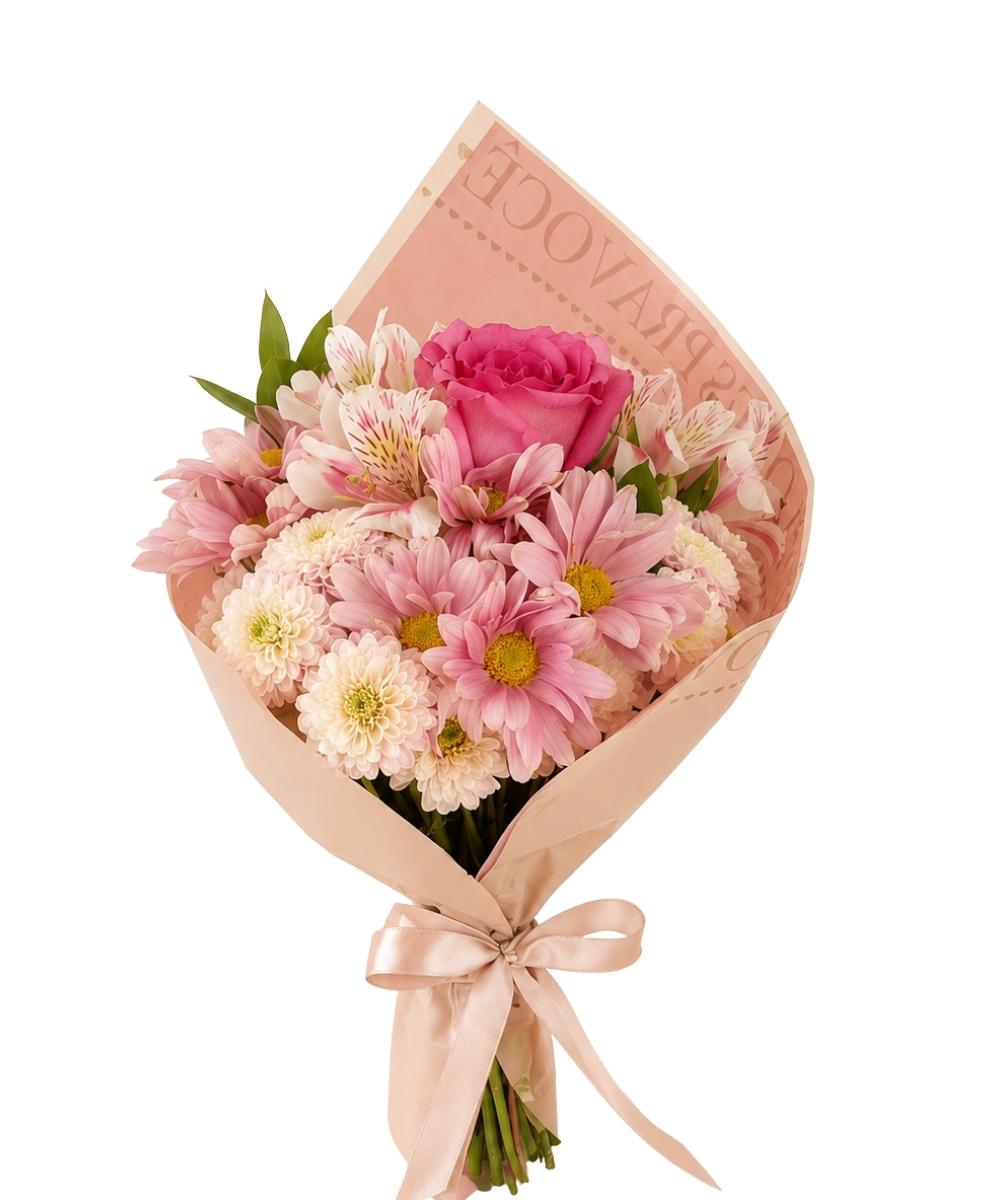 Mini buquê com rosa cor de rosa importada e flores delicadas para presente em Araruama
