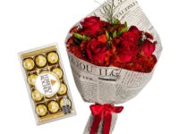 Buquê de rosas vermelhas importadas com Ferrero Rocher T12 para presente romântico em Araruama