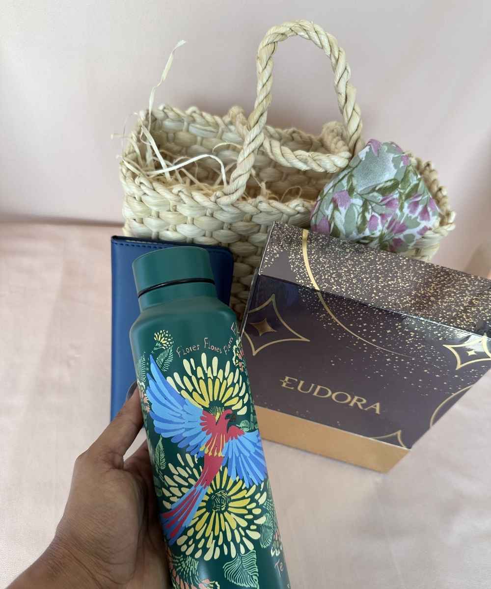 Presente feminino com bolsa, kit eudora e acessórios em Araruama