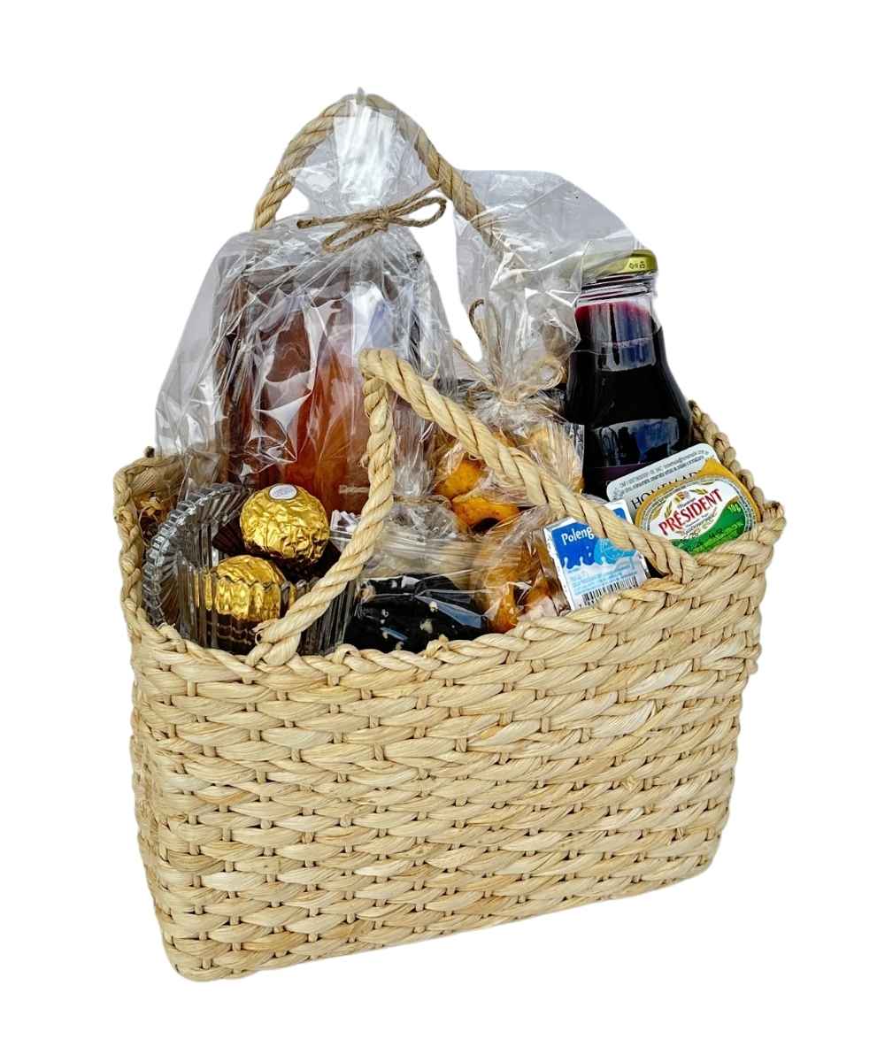Buquês e Cestas em Araruama | Entrega Rápida - Thay Cestas e Buquês 43 Cesta de café da manhã completa com chocolate para presente em Araruama