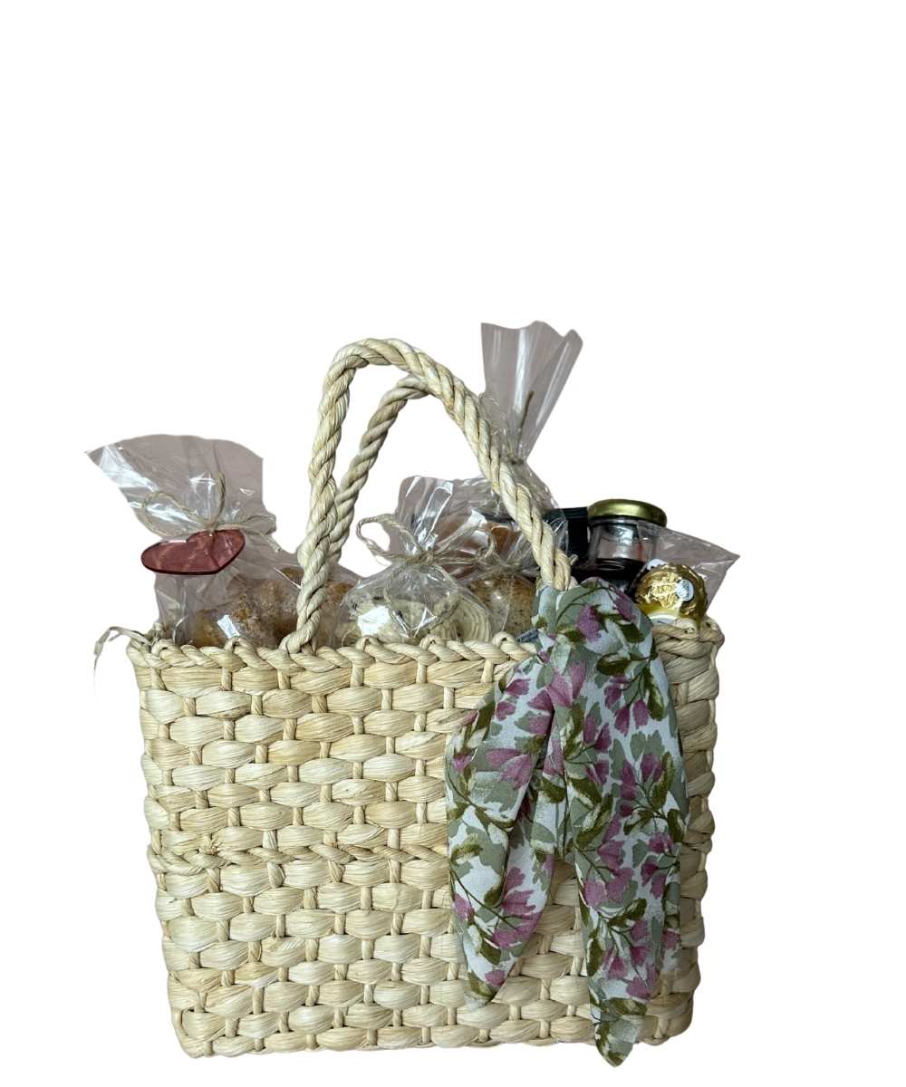 Cesta de café da manhã completa com chocolate para presente em Araruama