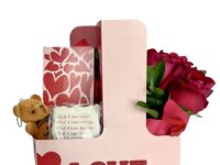 Presente romântico com rosas vermelhas importadas e chocolate em Araruama