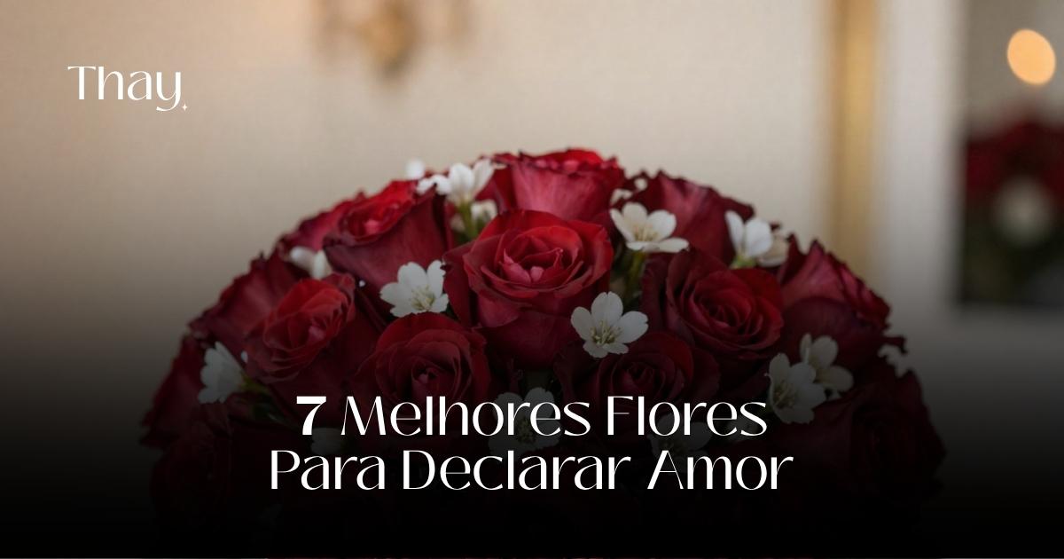 Buquê romântico com rosas vermelhas e flores elegantes utilizado para declarar amor.