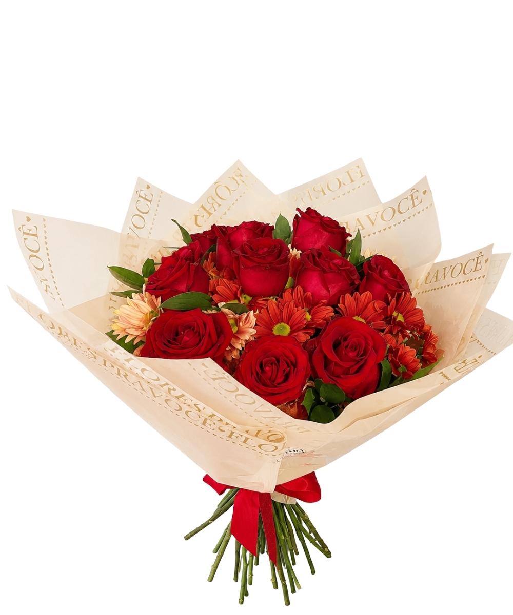 Buquê de 12 rosas vermelhas importadas com flores do campo para presente em Araruama