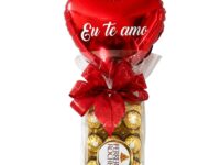 Ferrero Rocher com balão Eu Te Amo para presente romântico em Araruama