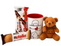 Caneca Love personalizada com chocolates e ursinho de pelúcia em Araruama