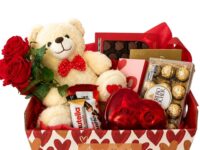 Cesta Amor Supremo com Ferrero Rocher, Lindt, Cacau Show e pelúcia em Araruama
