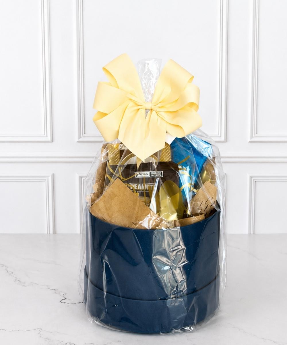 Cesta Blue Collection 3 Cesta Blue Collection com Kaiak, Ferrero Rocher e alfajor para presente masculino em Araruama