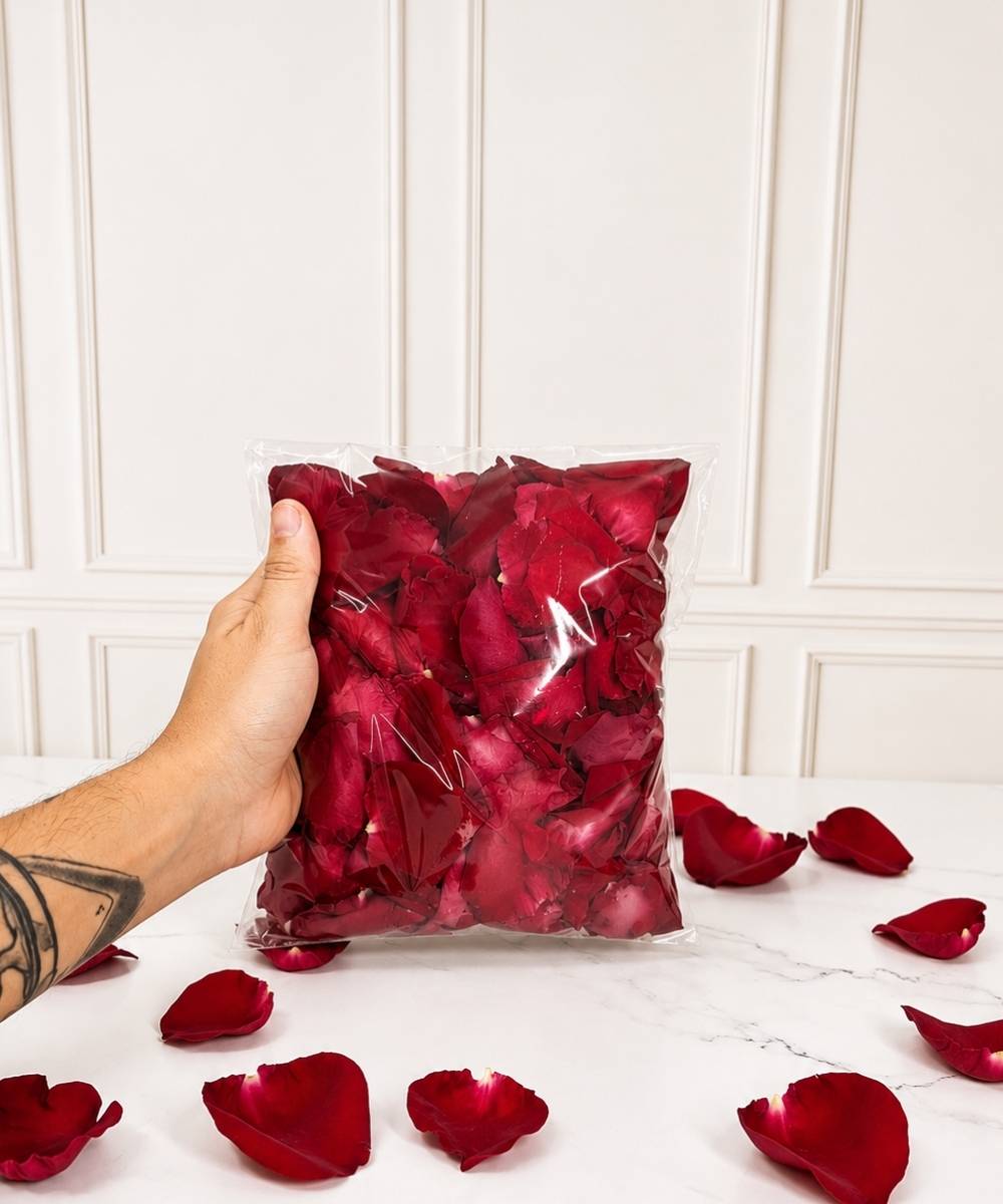 Pétalas de Rosas Naturais 2 Pétalas de rosas naturais vermelhas para decoração romântica em Araruama