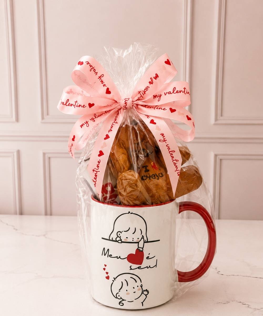 Dia dos Namorados em Araruama | Cestas, Flores e Presentes 58 Caneca Love personalizada com chocolates e ursinho de pelúcia em Araruama