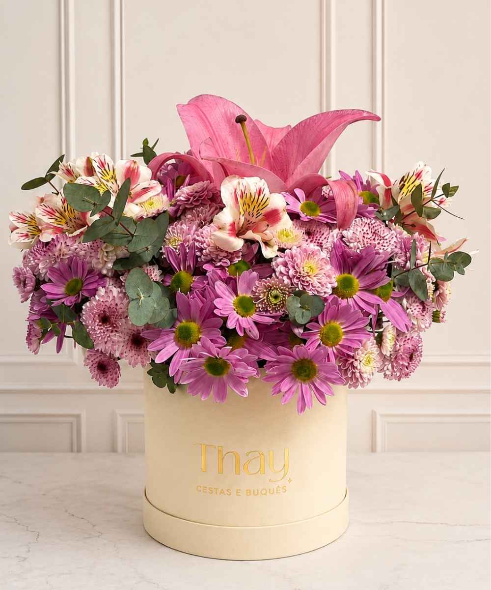 Box de flores com lírio, astromélias e flores do campo em Araruama