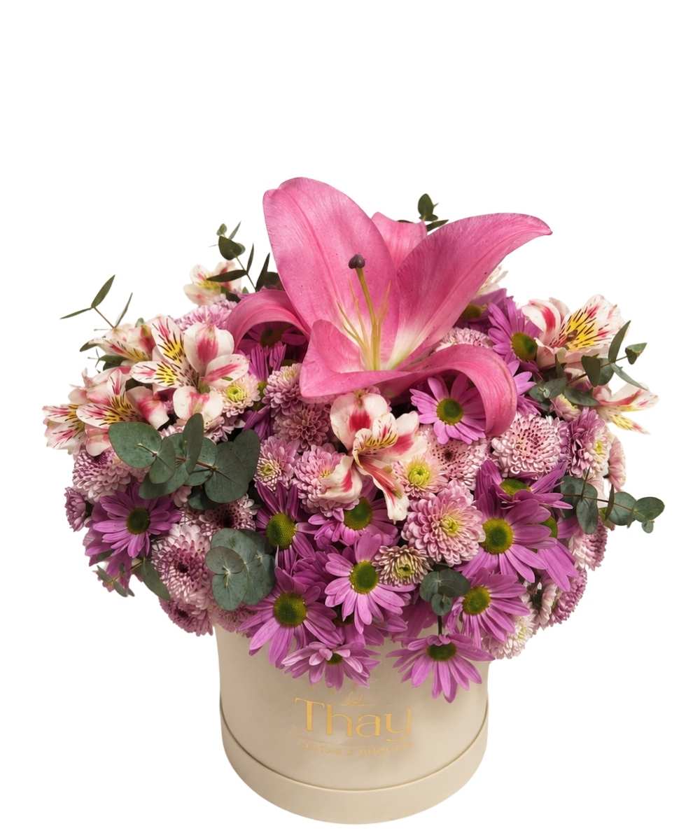 Box de flores com lírio, astromélias e flores do campo em Araruama