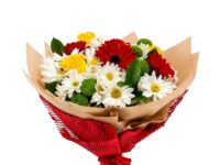 Buquê de gérberas com rosas amarelas e flores do campo para presente em Araruama
