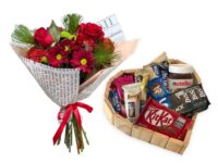 Mini buquê de rosas vermelhas com coração de chocolates para presente em Araruama