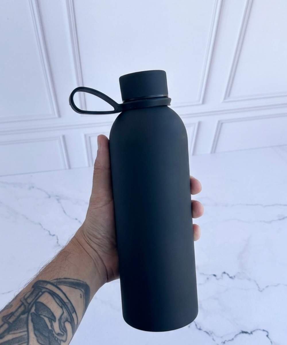 Garrafa Térmica 500ml em Inox 3 Garrafa térmica 500ml em inox com acabamento em silicone para bebidas quentes e frias em Araruama