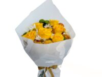 Buquê de Rosas Amarelas com flores do campo para presente em Araruama