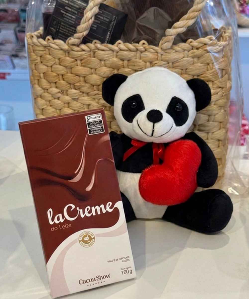 Buquês e Cestas em Araruama | Entrega Rápida - Thay Cestas e Buquês 162 Urso Panda de pelúcia com chocolate LaCreme Cacau Show para presente em Araruama