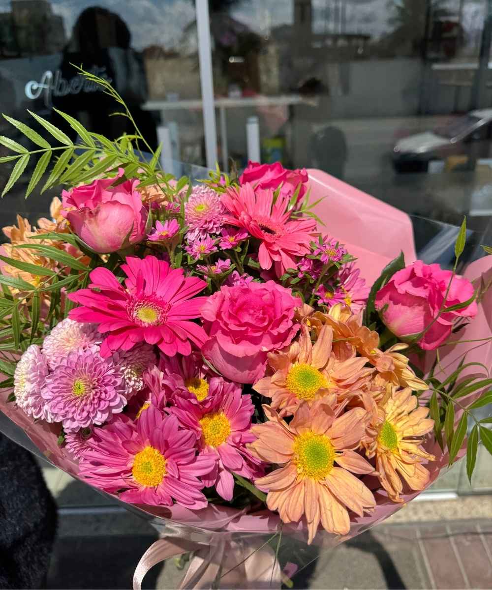 Buquês e Cestas em Araruama | Entrega Rápida - Thay Cestas e Buquês 22 Buquê de Rosas Cor de Rosa com Gérberas em Araruama
