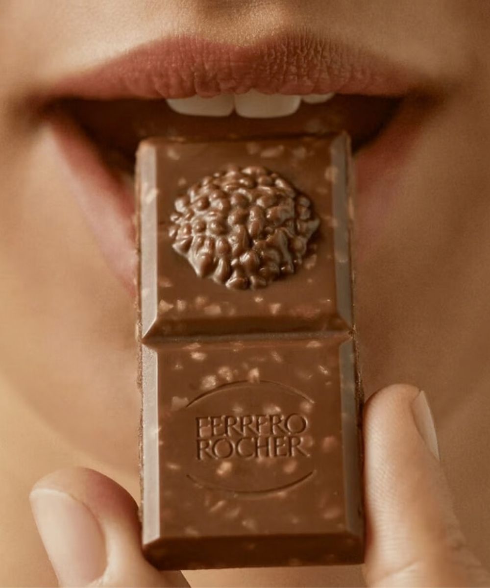 Barra de Chocolate Ferrero Rocher 70% Dark 90g 2 Barra de Chocolate Ferrero Rocher 70% Dark com Avelã 90g em Araruama