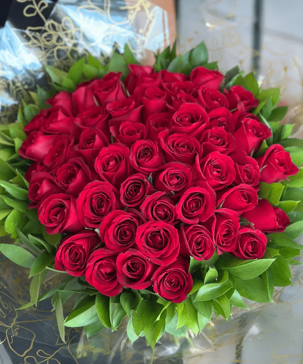 BUQUÊ 50 ROSAS PREMIUM