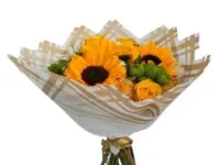 Buquê de Girassóis com Rosas Amarelas Importadas, flores do campo e ruscus para presente em Araruama