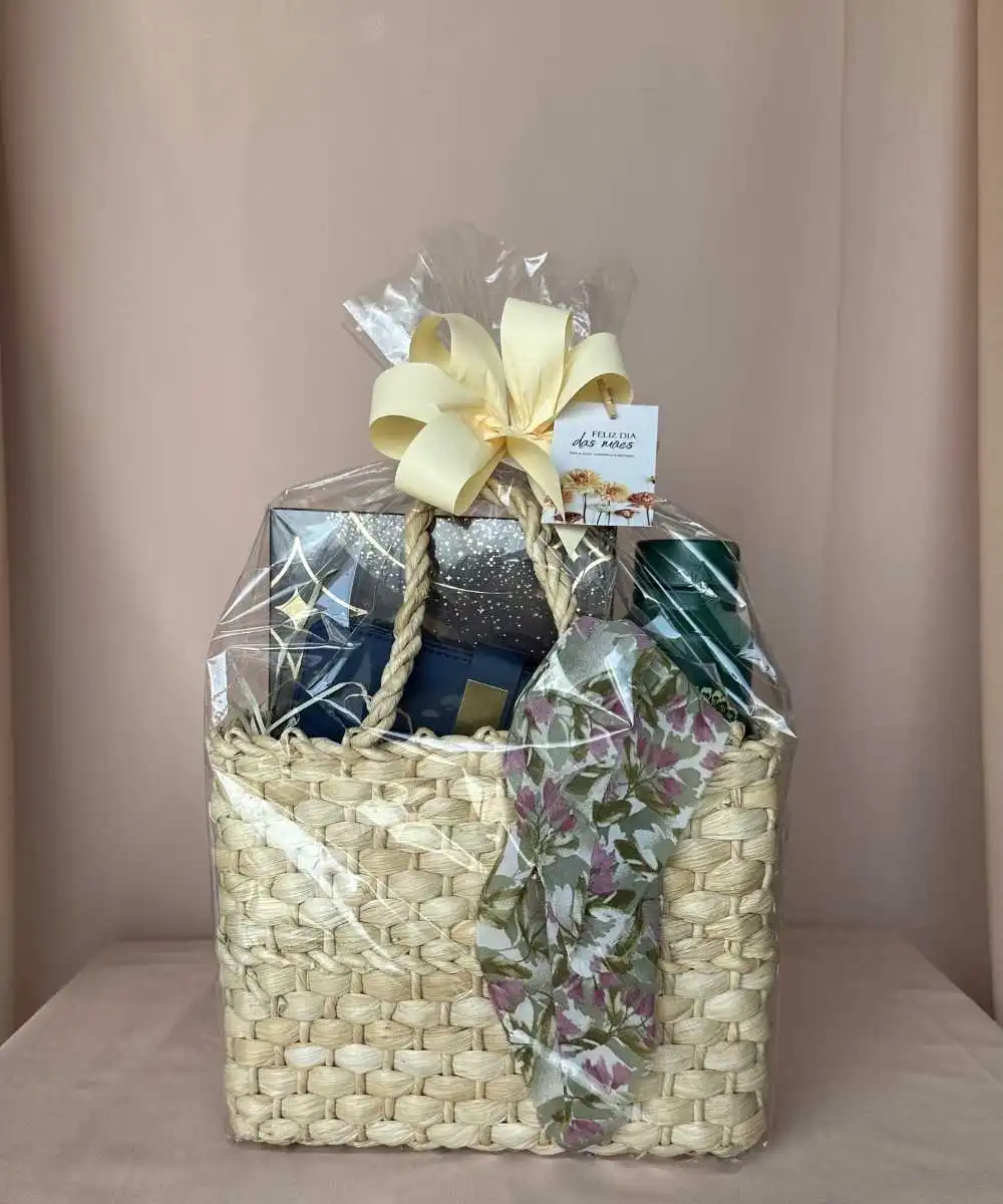 Presente feminino com bolsa, kit eudora e acessórios em Araruama