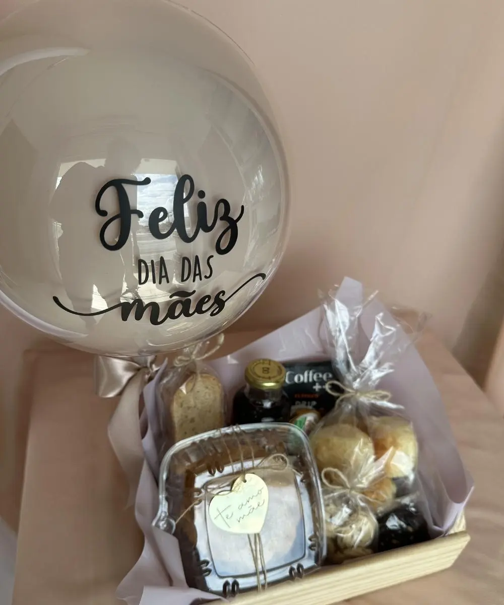 Cesta de Dia das Mães com balão e café da manhã em Araruama