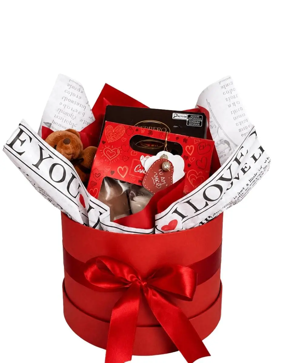 Buquês e Cestas em Araruama | Entrega Rápida - Thay Cestas e Buquês 24 Cesta Love Experience com Ferrero Rocher, vela de massagem e pelúcia em Araruama