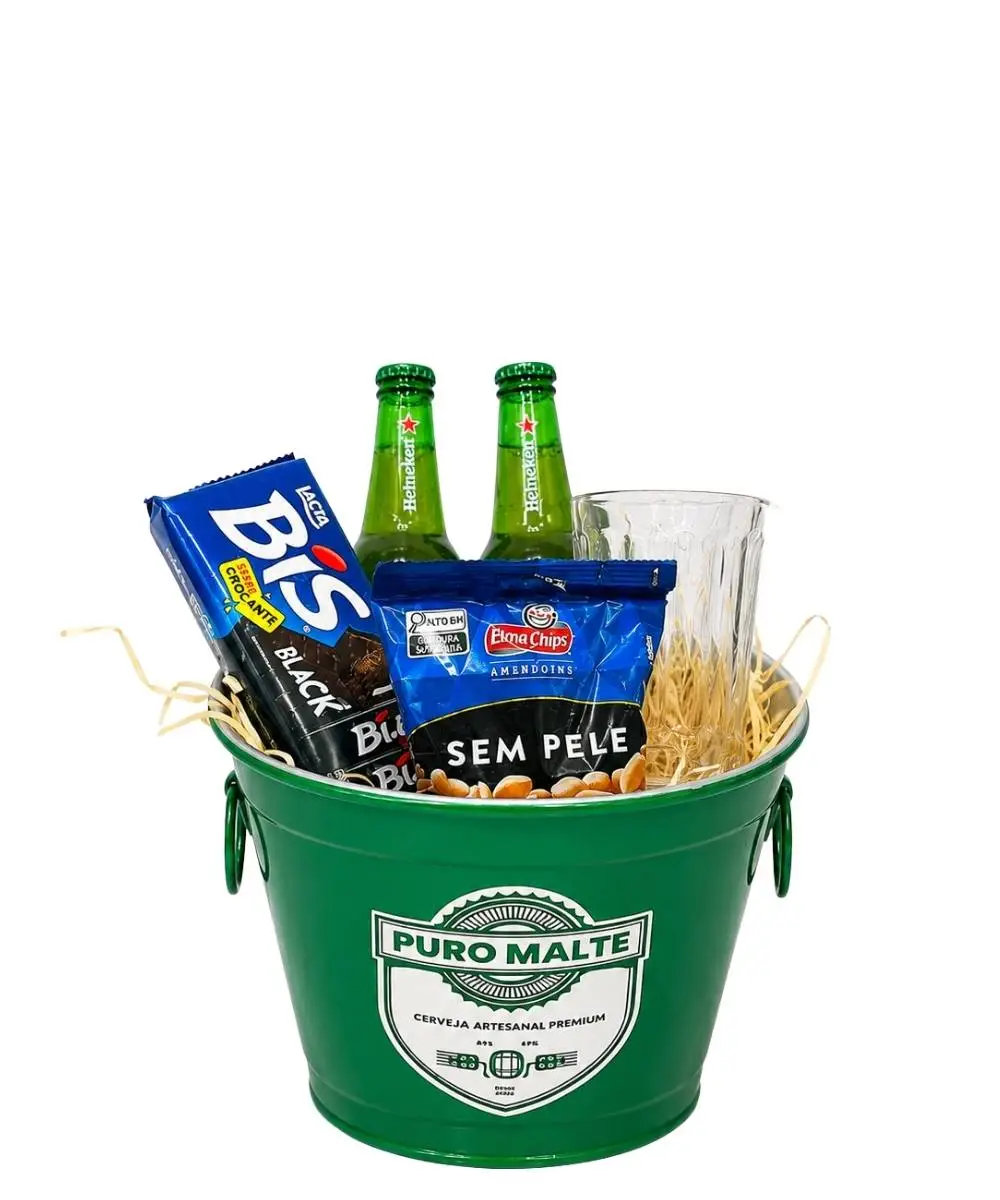Cesta de cerveja com Heineken, caneca de chopp e petiscos em Araruama