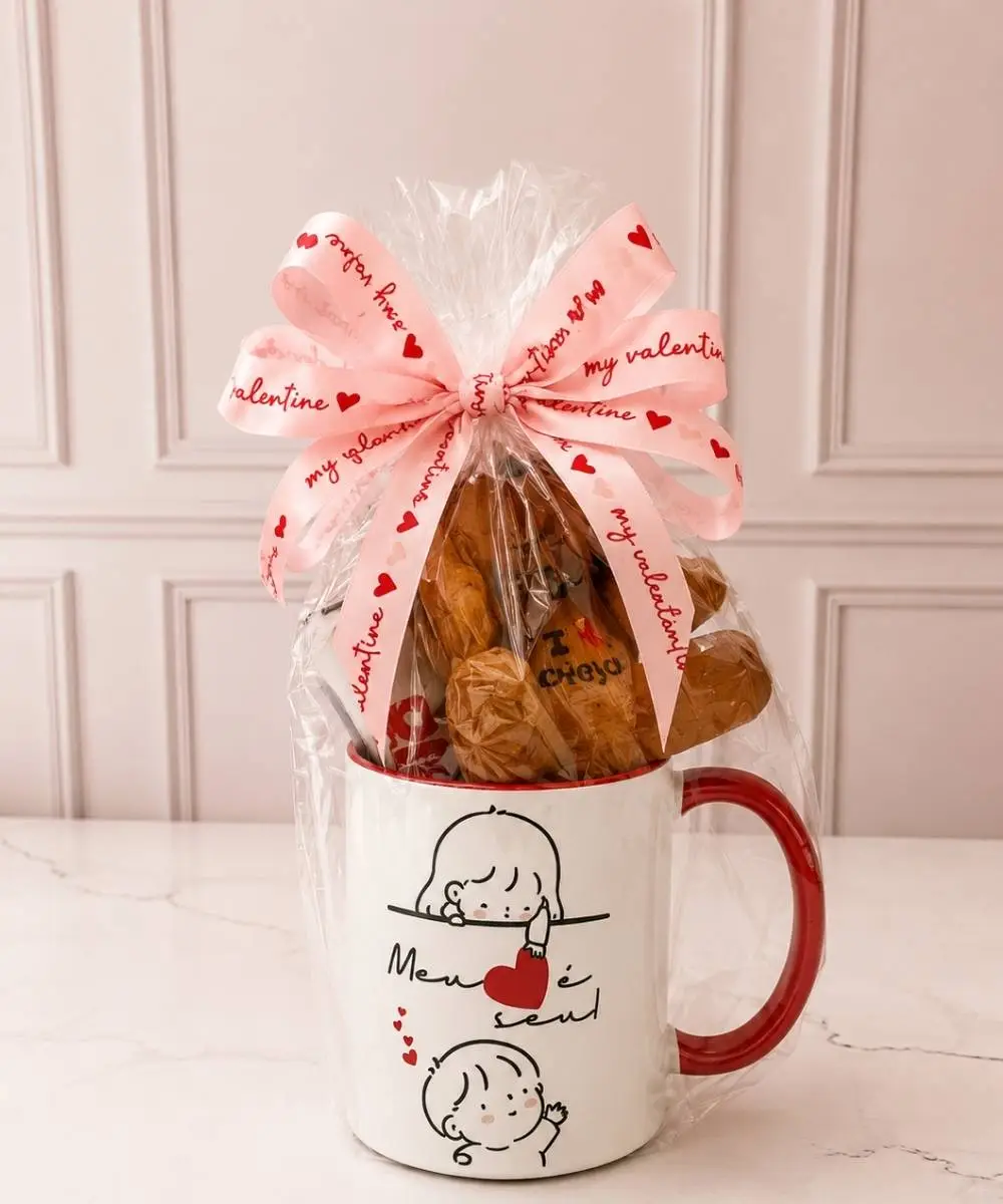 Caneca Love personalizada com chocolates e ursinho de pelúcia em Araruama