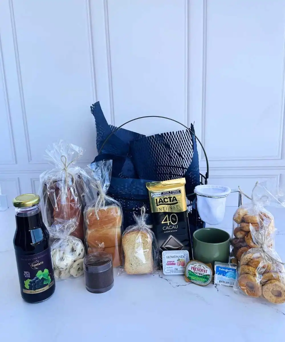 Presentes para o Dia dos Pais em Araruama | Cestas, Chocolates e Presentes Especiais 4 Coffee Moment cesta de café da manhã com bolo, café, suco, chocolate e acessórios em Araruama