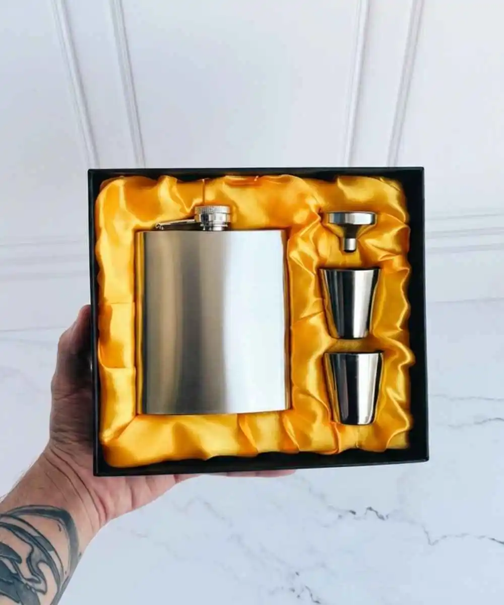 Kit Cantil de Bolso 2 Kit cantil de bolso com 4 peças, copos para dose e funil para presente