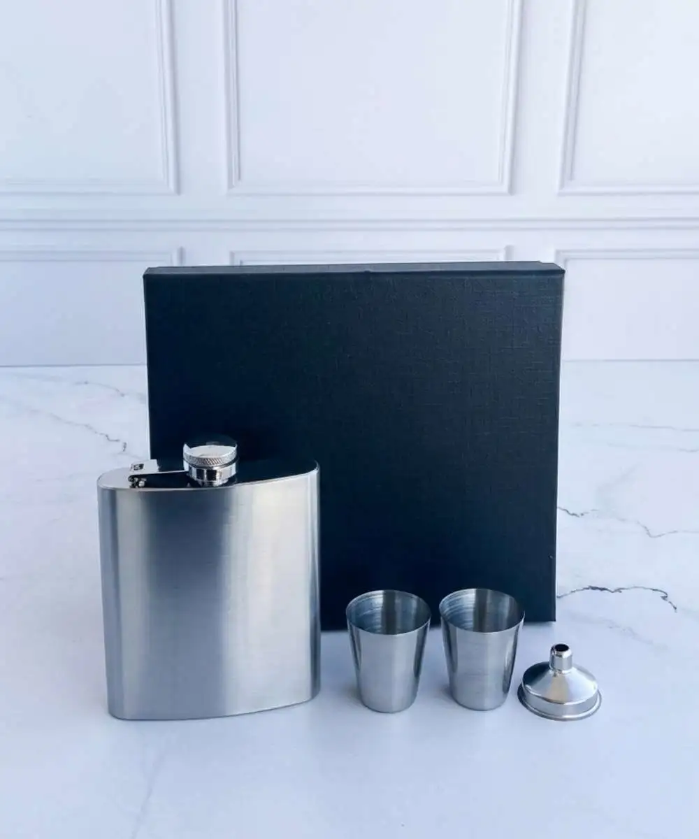 Kit Cantil de Bolso 3 Kit cantil de bolso com 4 peças, copos para dose e funil para presente